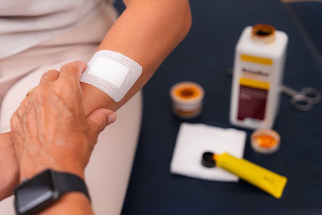 Wound care after surgery at GP, dressing change and wound care.